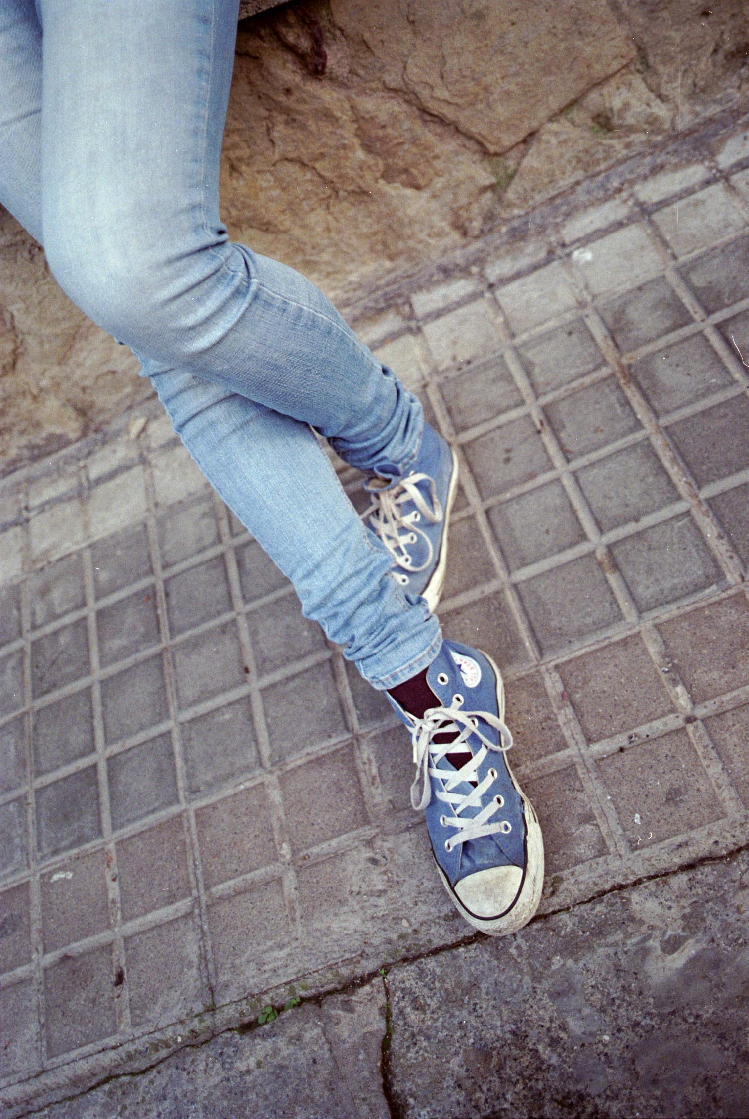 03, zapatillas, jeans